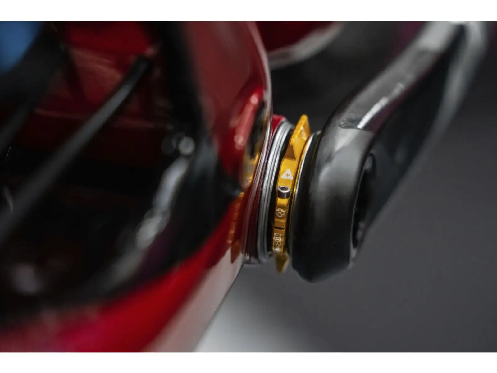 Muc-Off Crank Preload Ring pierścień wstępnego obciążenia do korb srebrny