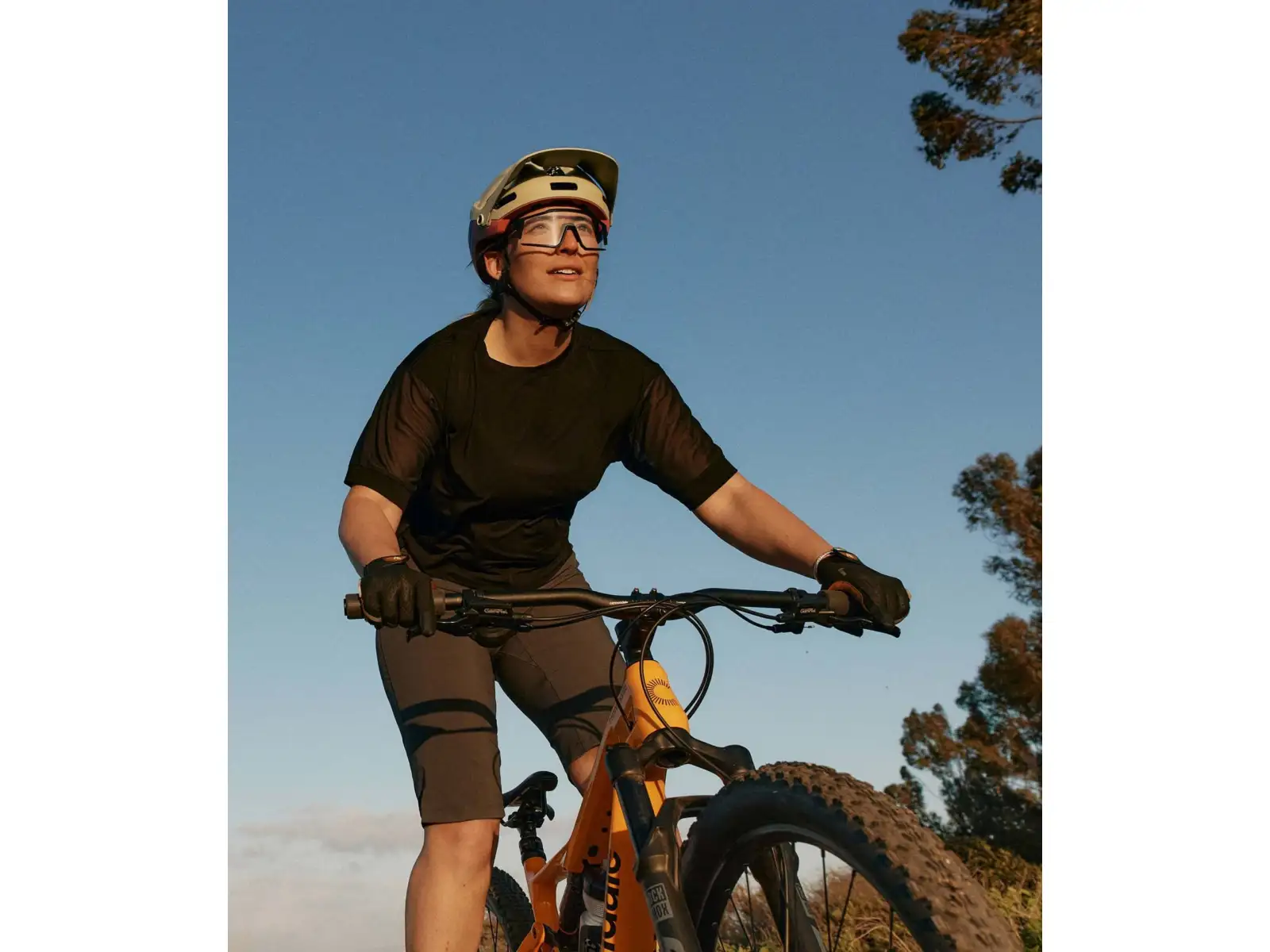Cannondale Tract kask Starry Night Black