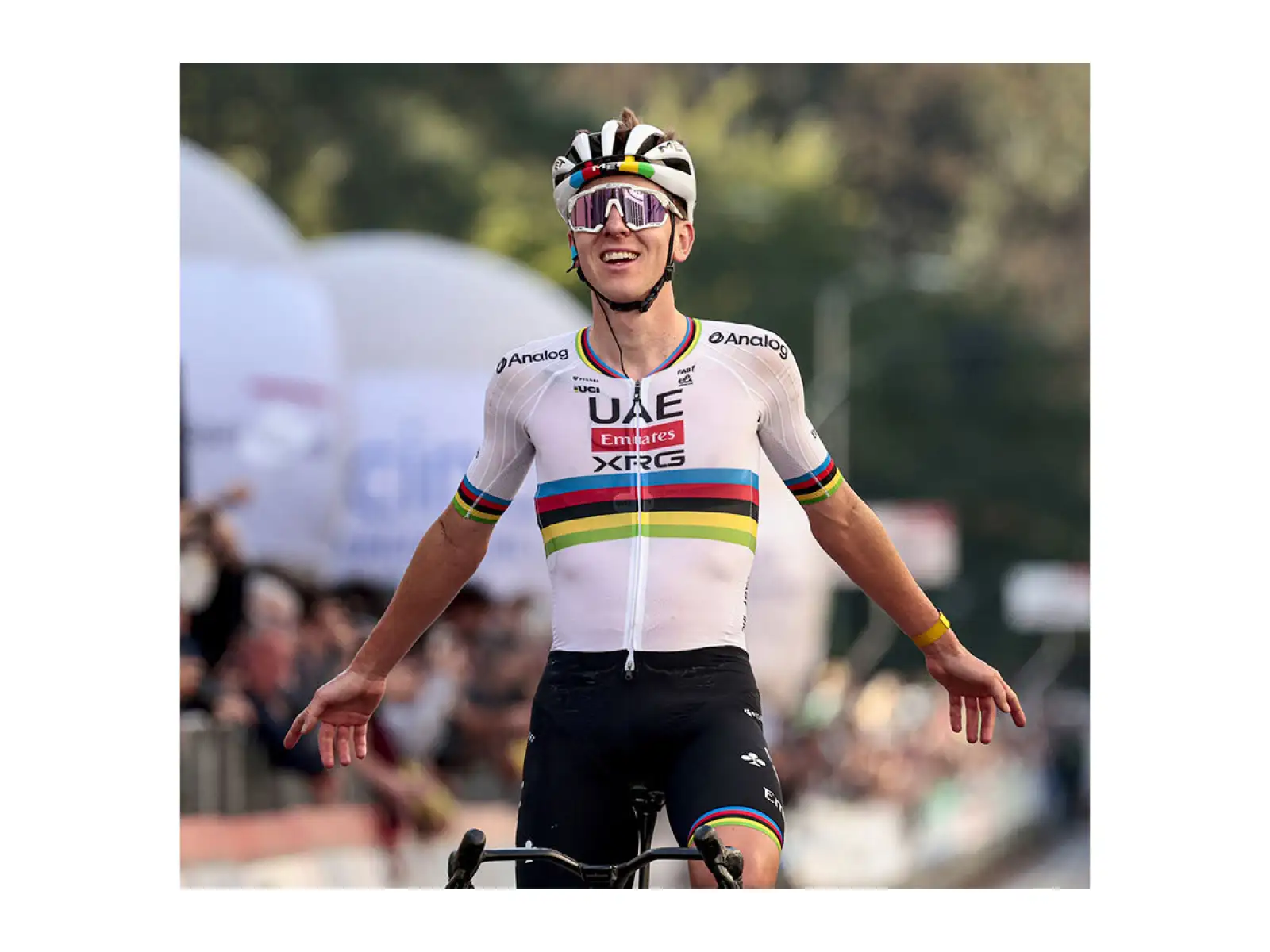 MET Trenta 3K Carbon szosowy kask Rainbow Limited Edition