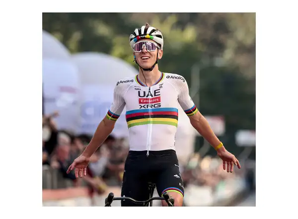 MET Trenta 3K Carbon szosowy kask Rainbow Limited Edition