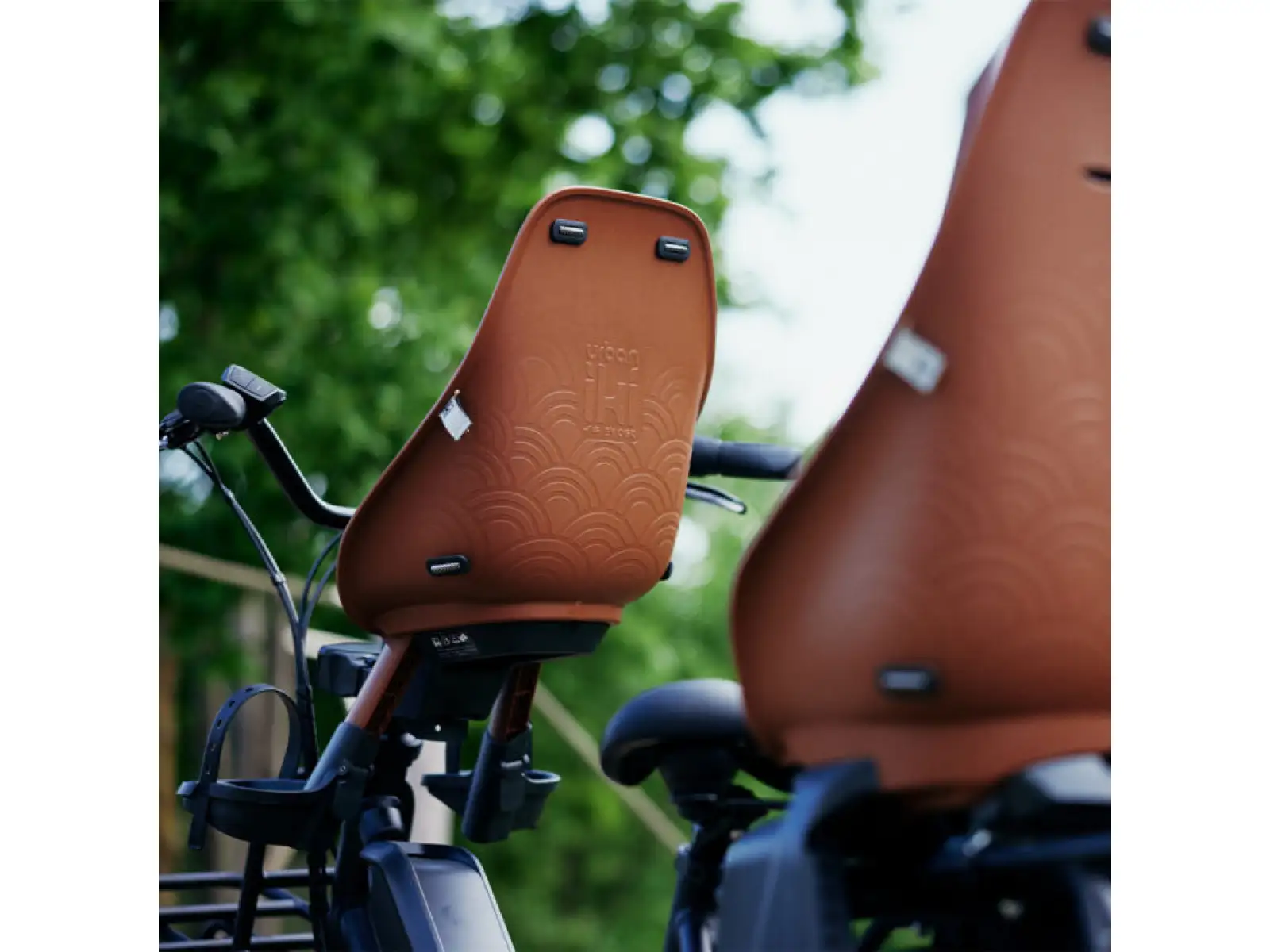Urban Iki BIO fotelik dziecięcy przedni z adapterem na mostek Haniwa Brown/Bincho Black