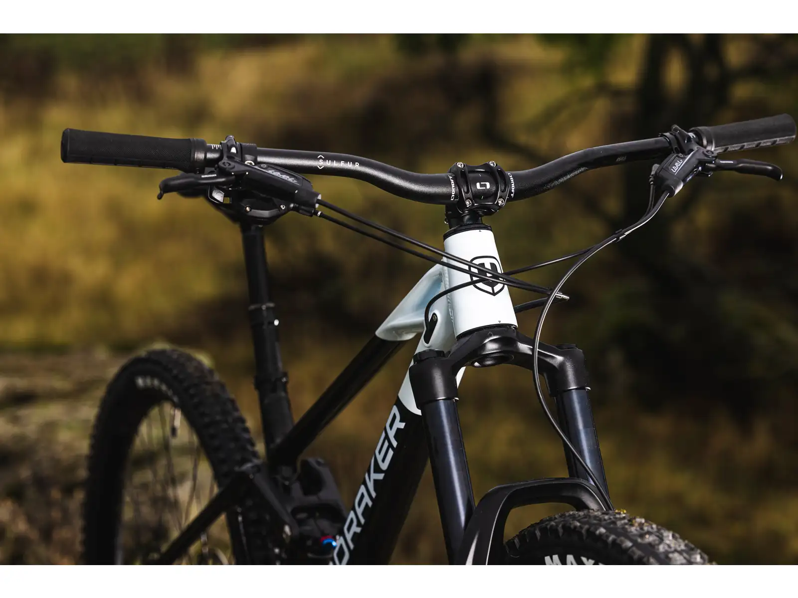 Mondraker Raze rower z pełnym zawieszeniem black/dirty white