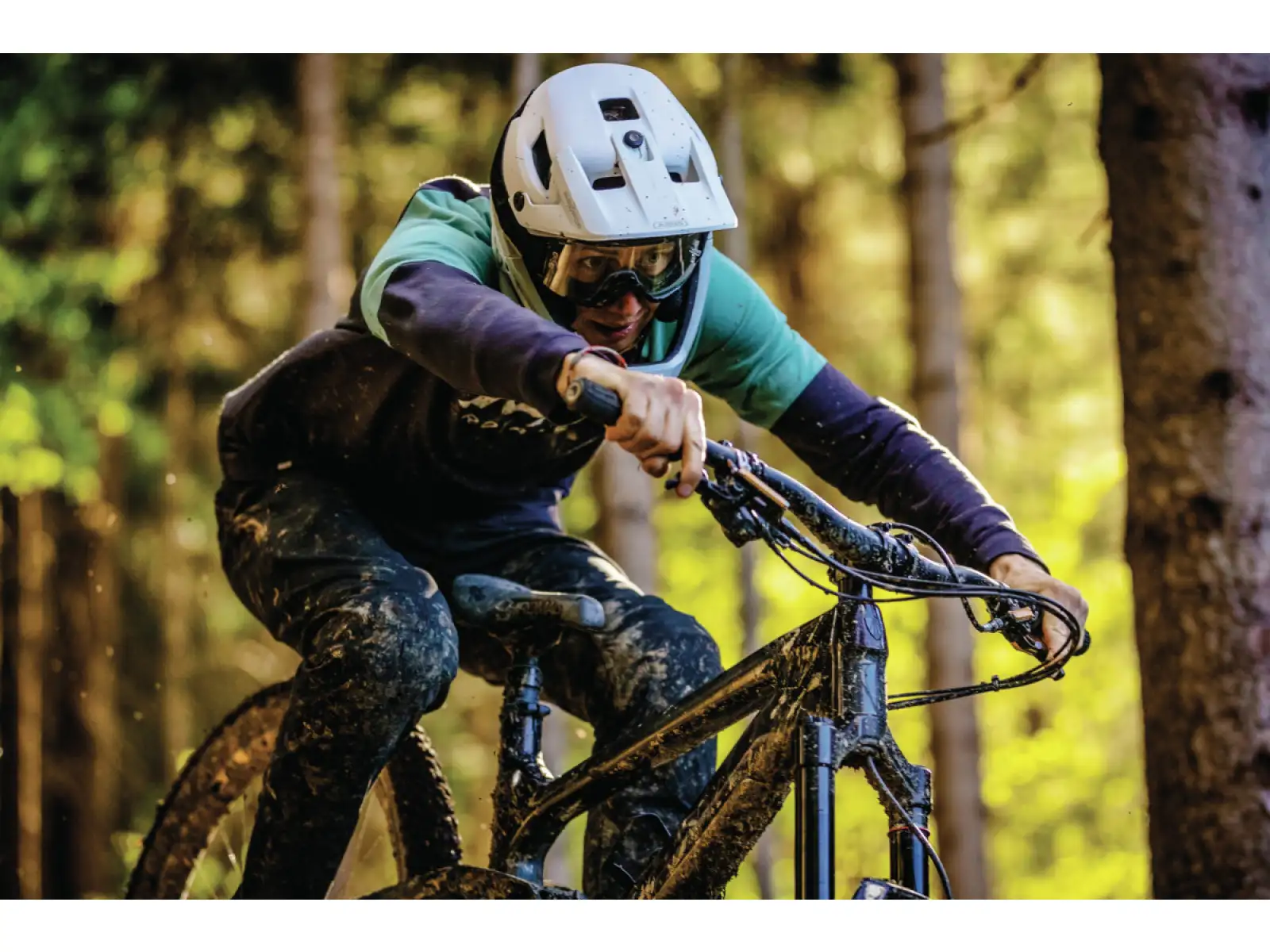 Abus AirDrop MIPS kask Black Gold