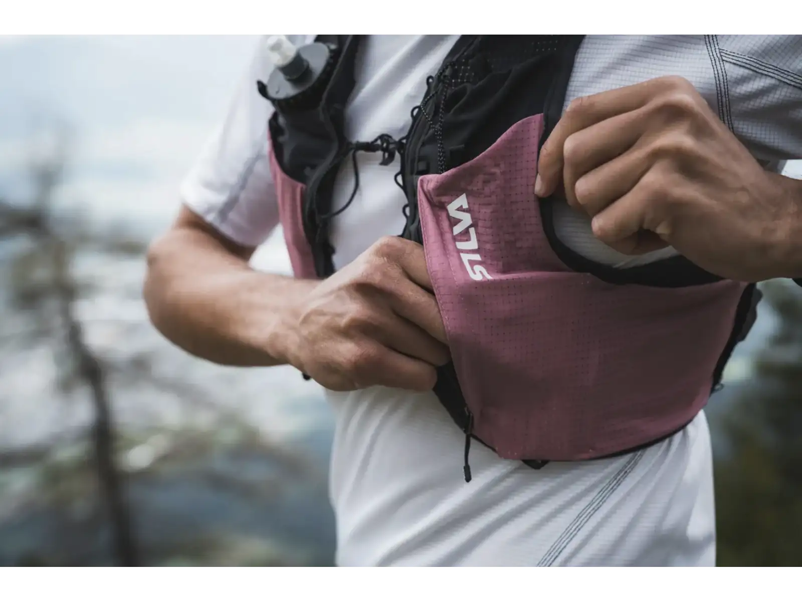 Silva Strive Fly kamizelka do biegania Black