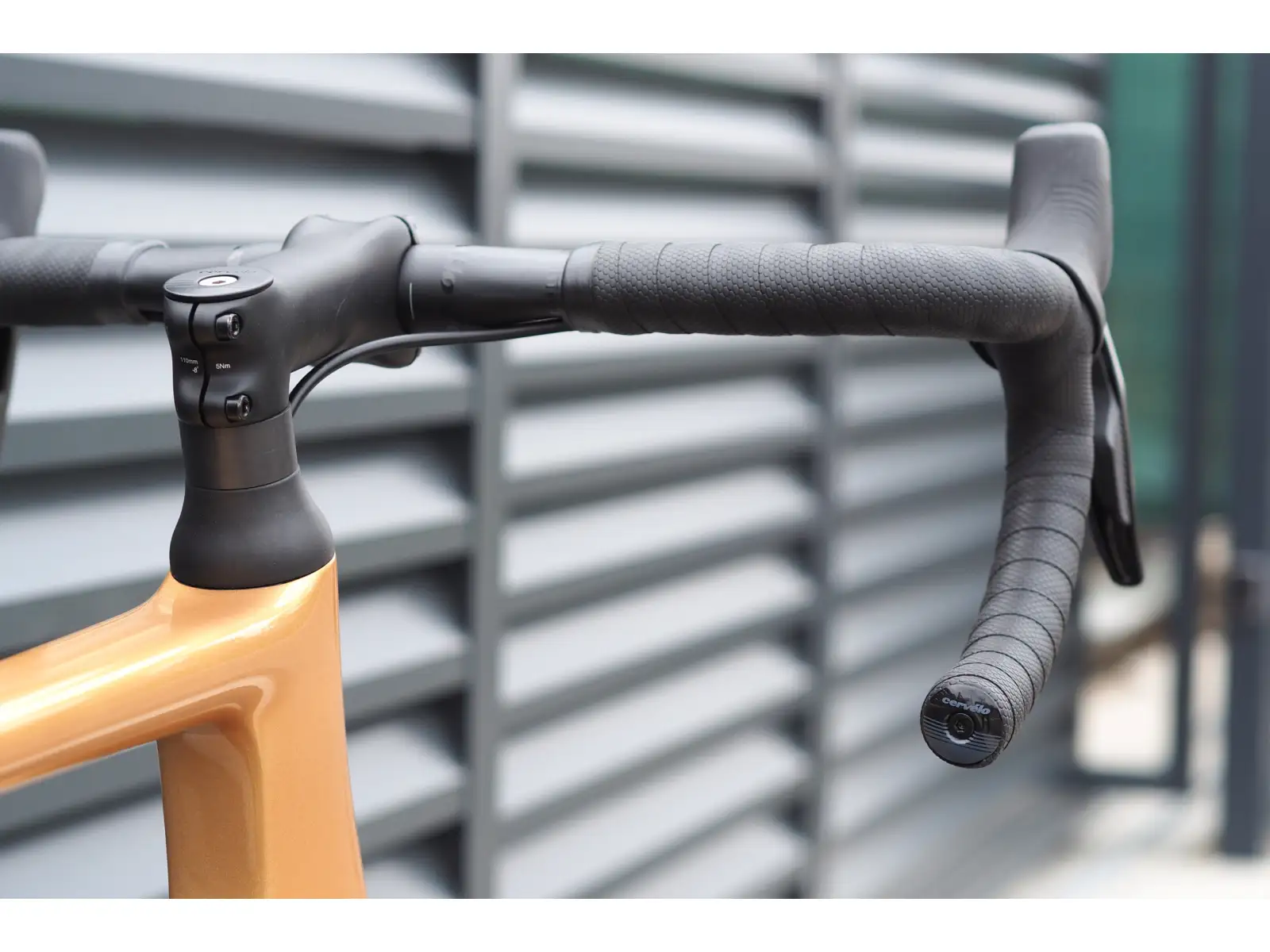 Cervélo Soloist Force eTap AXS rower szosowy gold dust