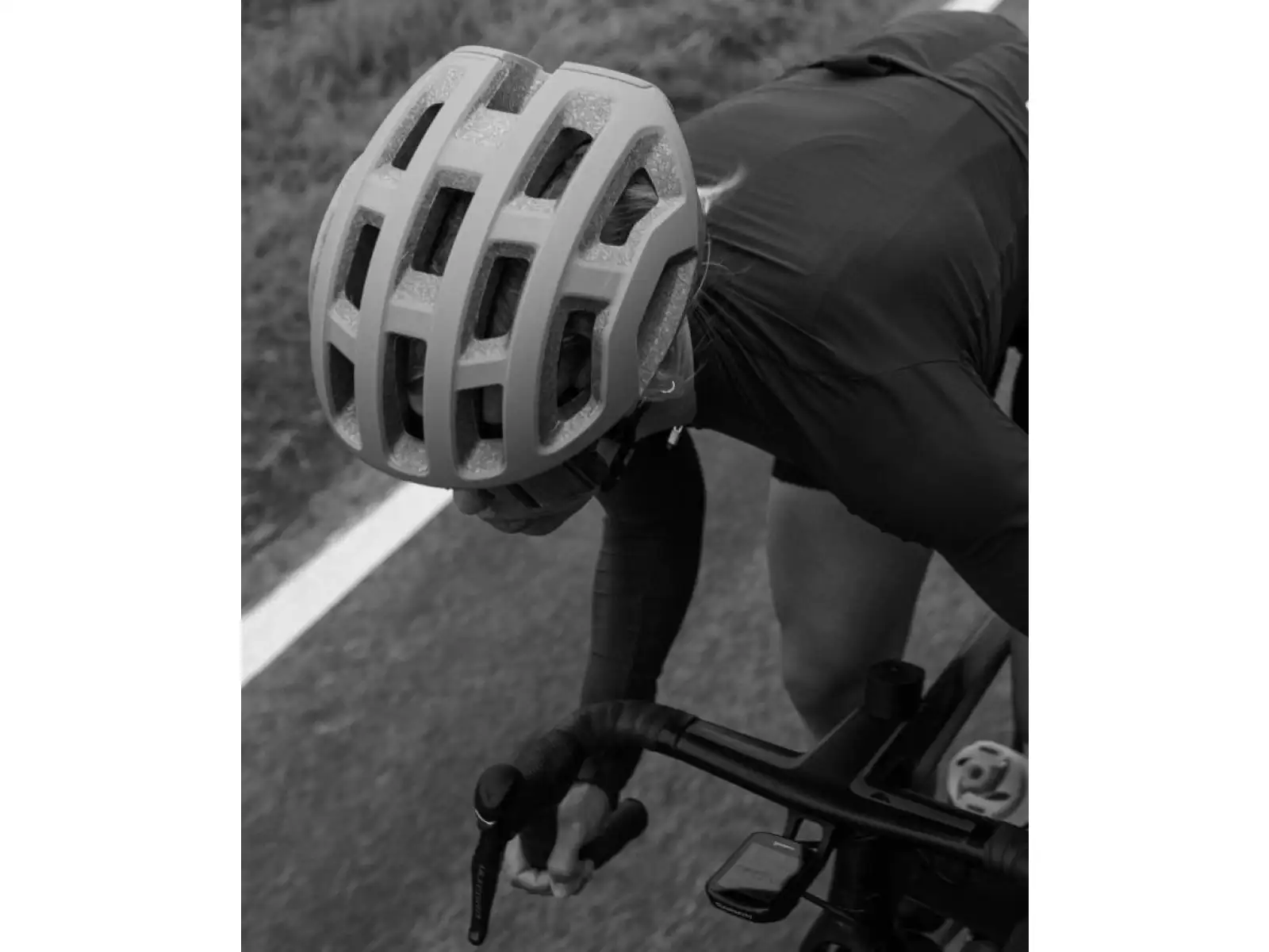 POC Ventral Lite kask Uranium Black/Hydrogen White Matt
