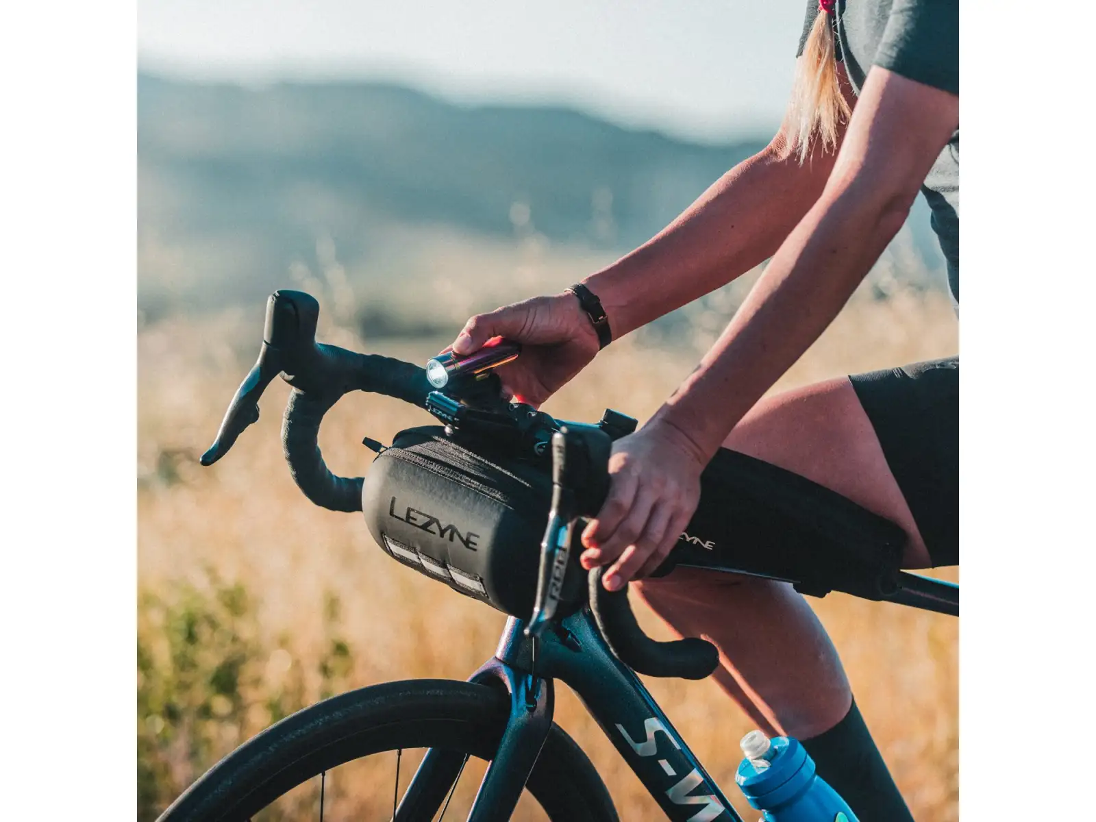 Lezyne Hard Caddy torba na kierownicę czarna