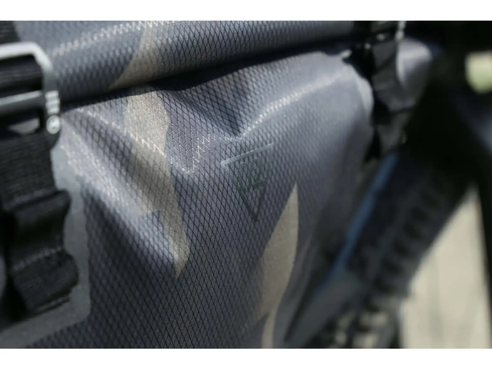 Woho X-Touring Dry torba na ramę 9 l Cyber-Camo Diamond czarna rozm. M