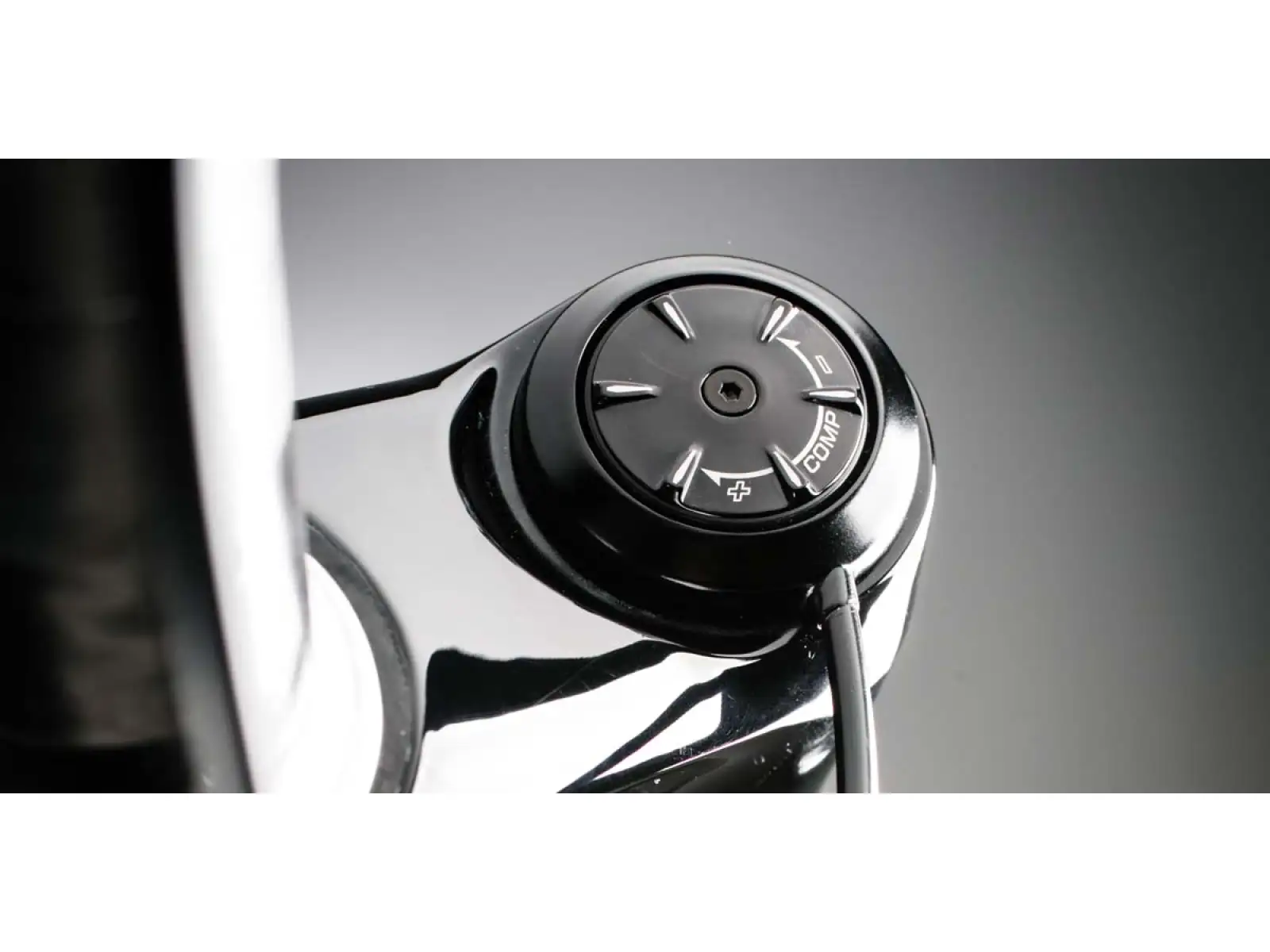 Cannodnale LEFTY OCHO ALLOY DEFAULT OPEN 29" 100 mm amortyzowany widelec
