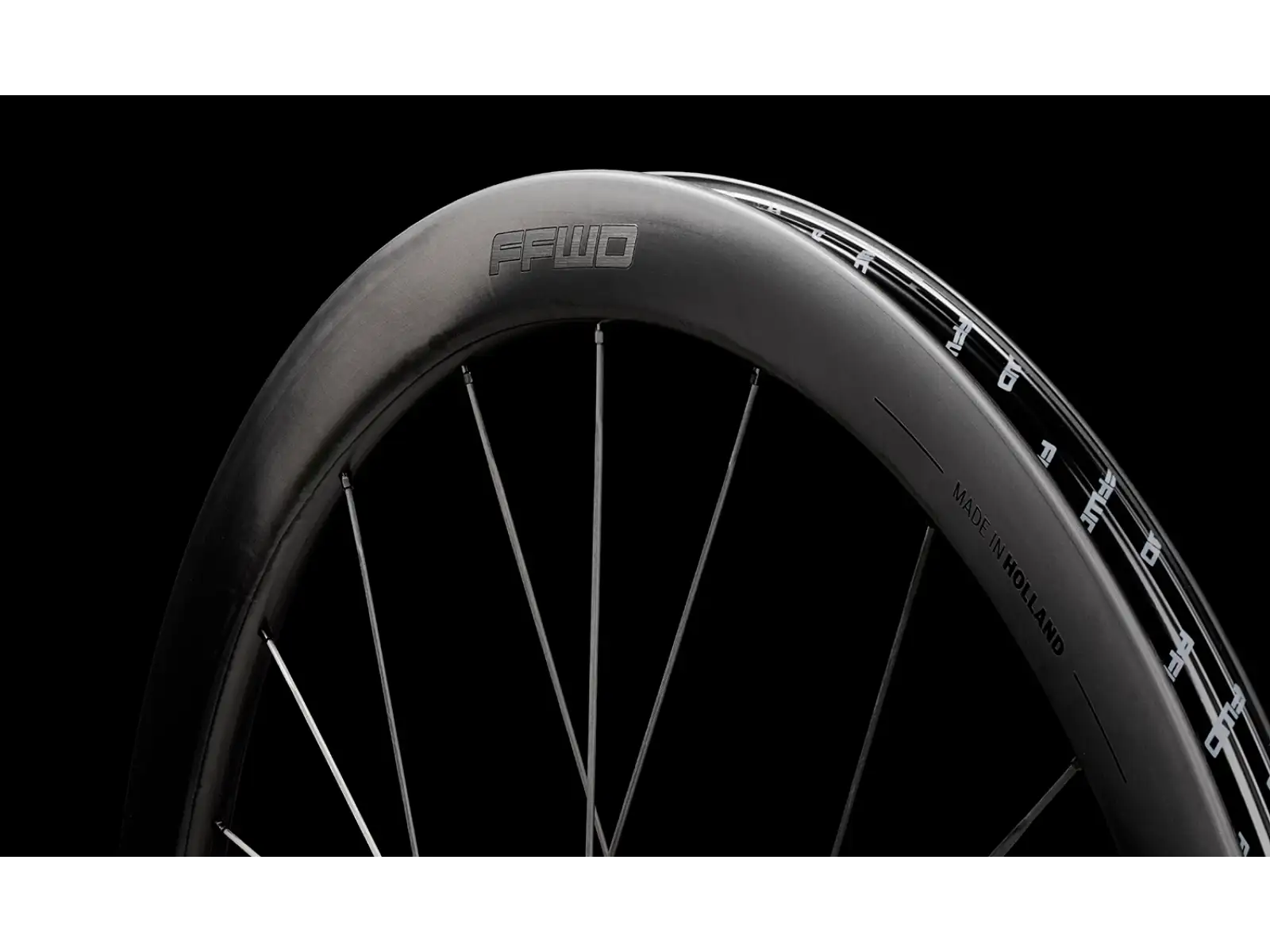 FFWD RAW CS 44 szosowe koła zaplecione Matt Black