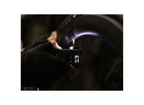 Topeak pompka E-booster Digital Mini