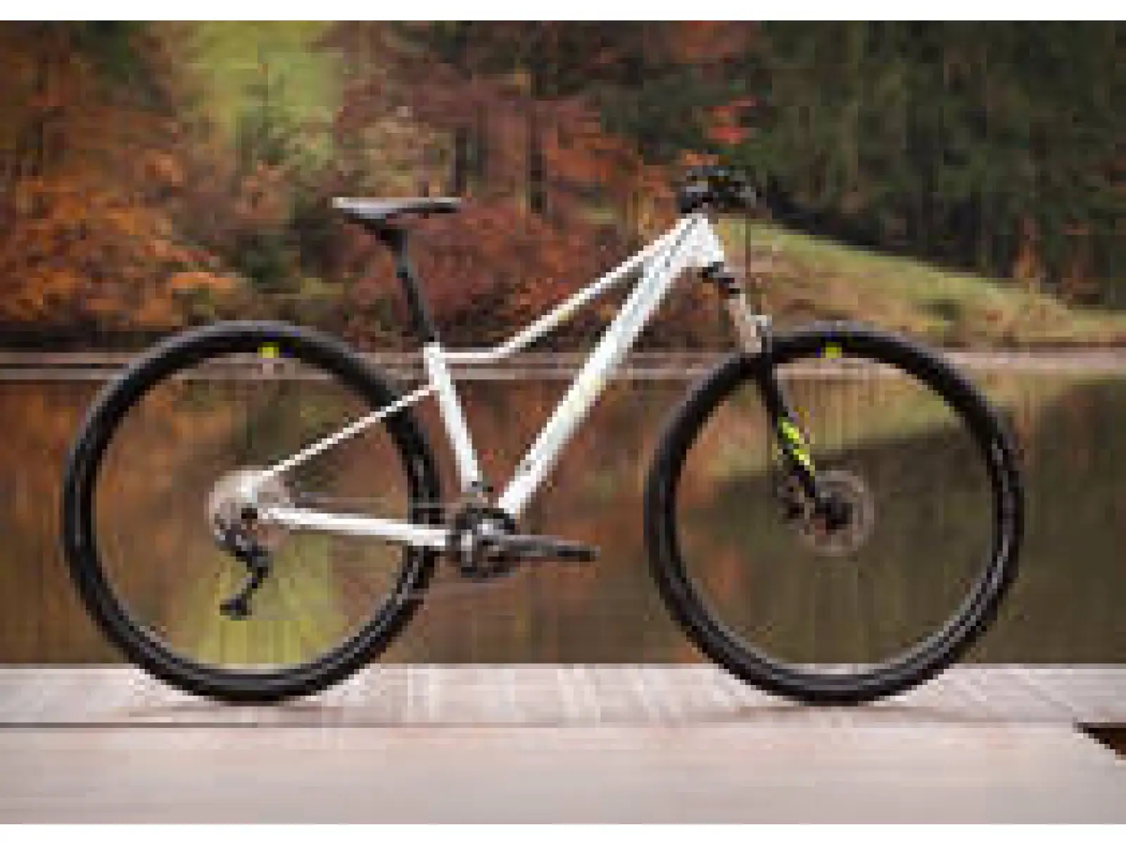 Superior XC 889 W Gloss White/Blue/Lime rower górski