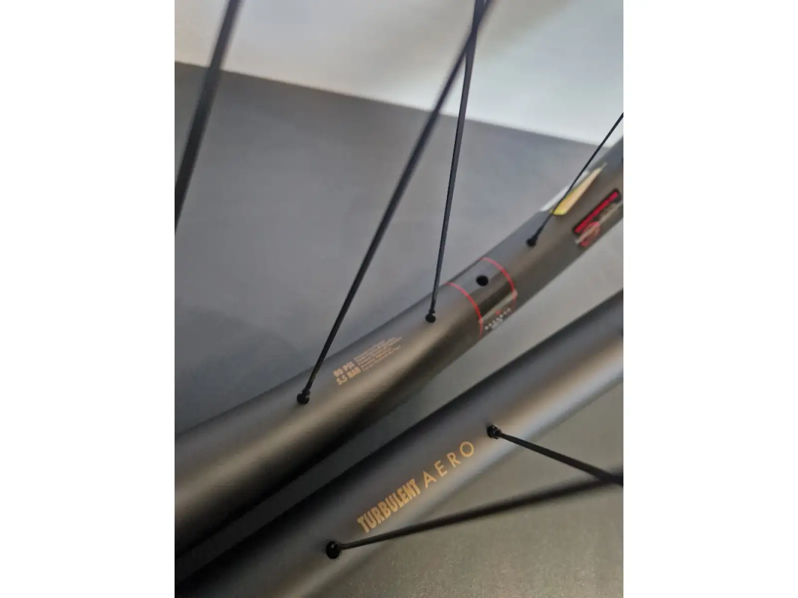 Reserve 40/44 GR 700c DT 350 CL karbonowe gravel koła wyplecione bębenek Microspline - Z kola
