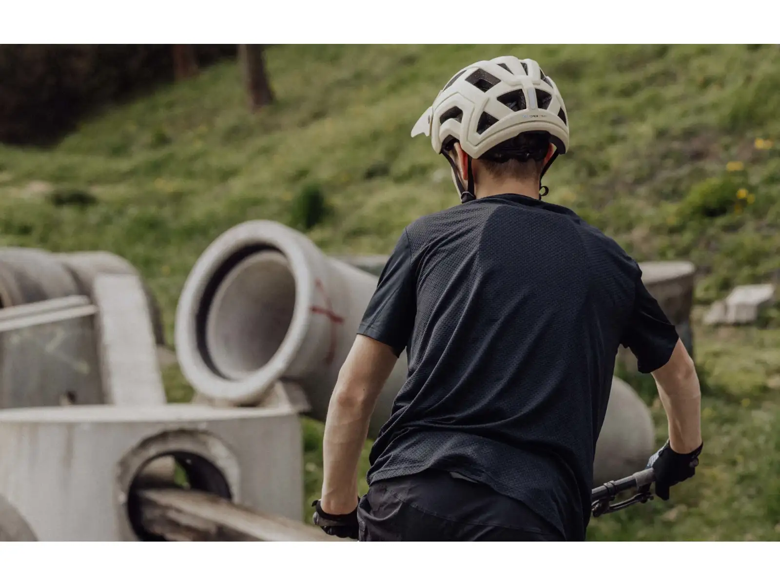 Force Trail kask MTB kremowy