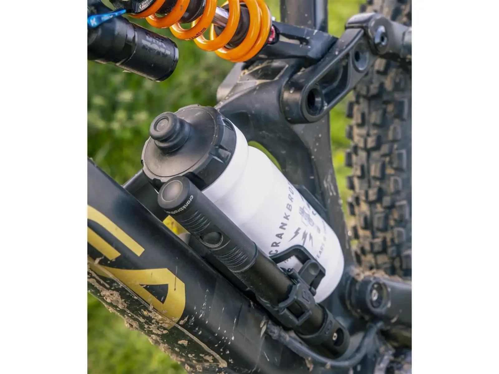 Crankbrothers S.O.S. BC18 koszyk na bidon i zestaw narzędzi black