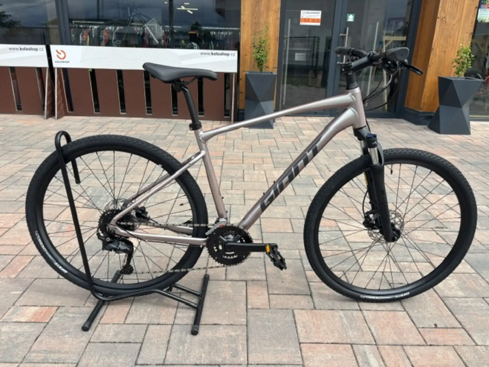 Giant Roam 3 rower trekkingowy Shell White WZÓR